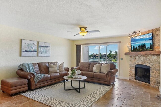 Building Photo - 637 Pinellas Bayway