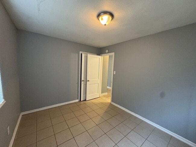 Building Photo - 2238-2240 Barnor Dr