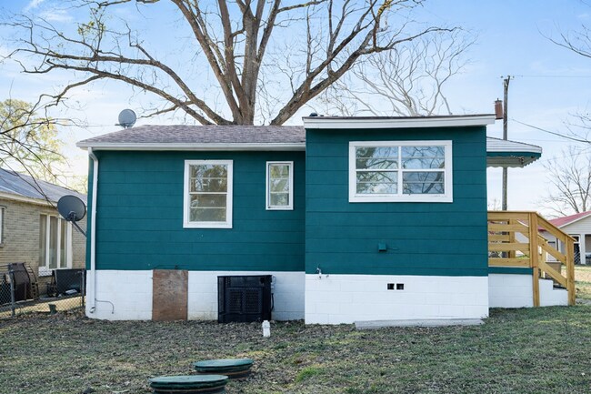 Building Photo - 1301 19th Pl SW