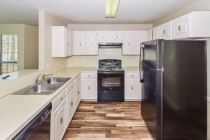 Building Photo - 300 Shadow Ridge Dr