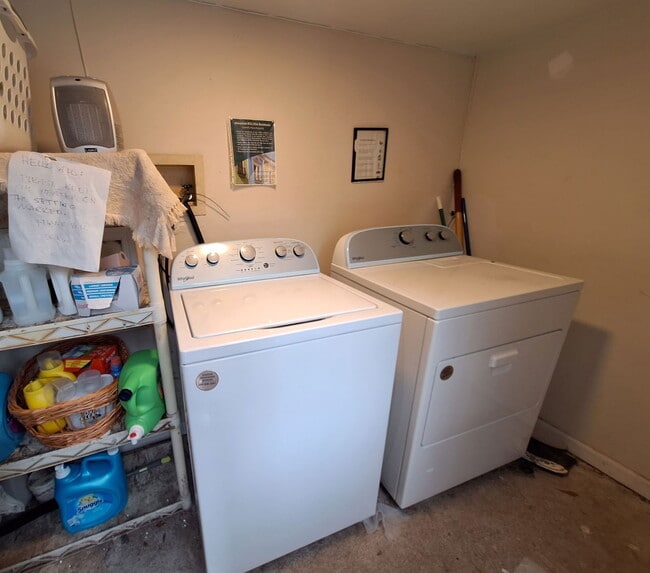 Building Photo - 852 Monroe Dr NE