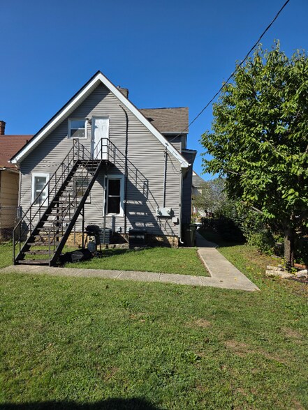 Building Photo - 306 1/2 Dakota Ave