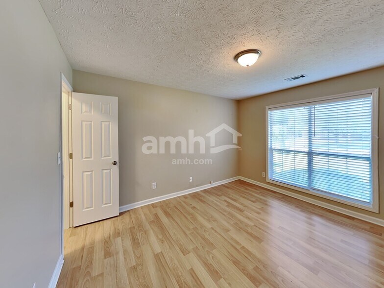 Building Photo - 4620 English Oaks Ln NW