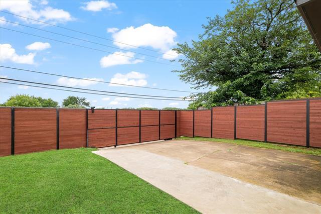 Building Photo - 2833 Meadowbrook Dr