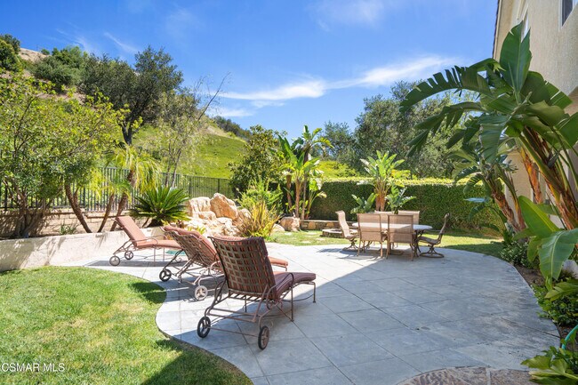 Building Photo - 1004 Lambourne Pl