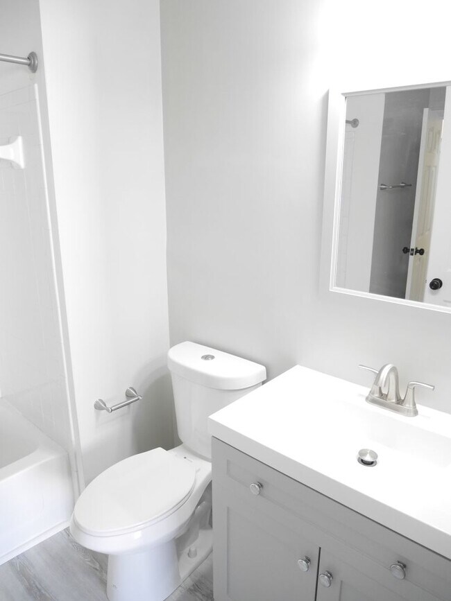 Building Photo - Spacious Townhome- Glen Burnie, MD *PET FR...
