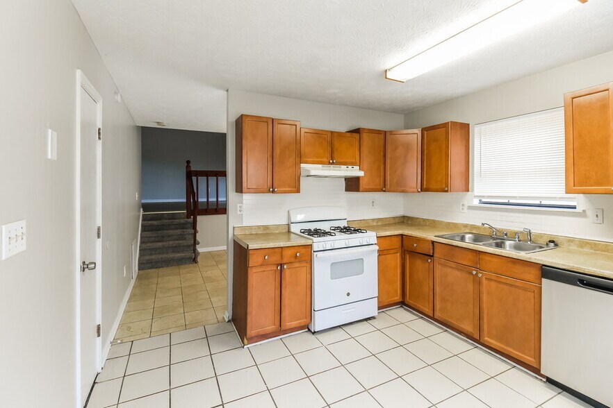 Building Photo - 5292 Kinsdale Ln