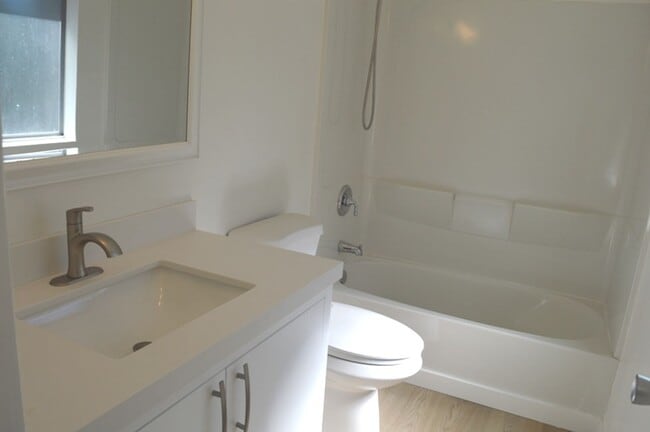 Building Photo - Beautifully Updated Condo with Bay View and 2 Primary Suites!