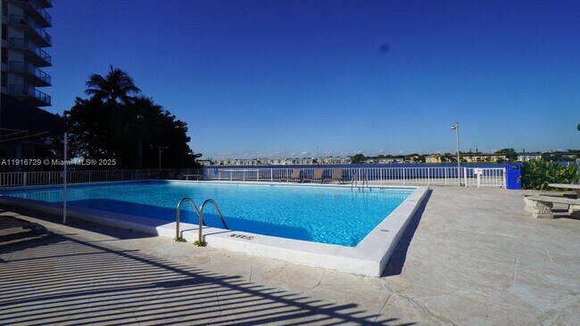 Building Photo - 1351 NE Miami Gardens Dr