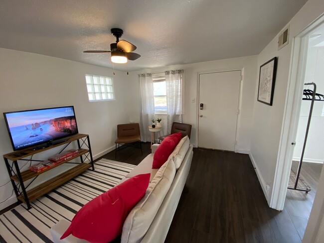 Building Photo - FULLY FURNISHED HOME 2 BED, 1 BATH LOCATED...