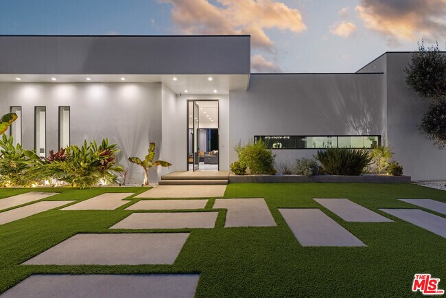 Building Photo - 20141 Wells Dr