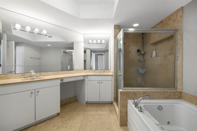 Building Photo - 4775 Collins Ave