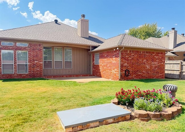 Building Photo - 18212 Willow Oak Ln