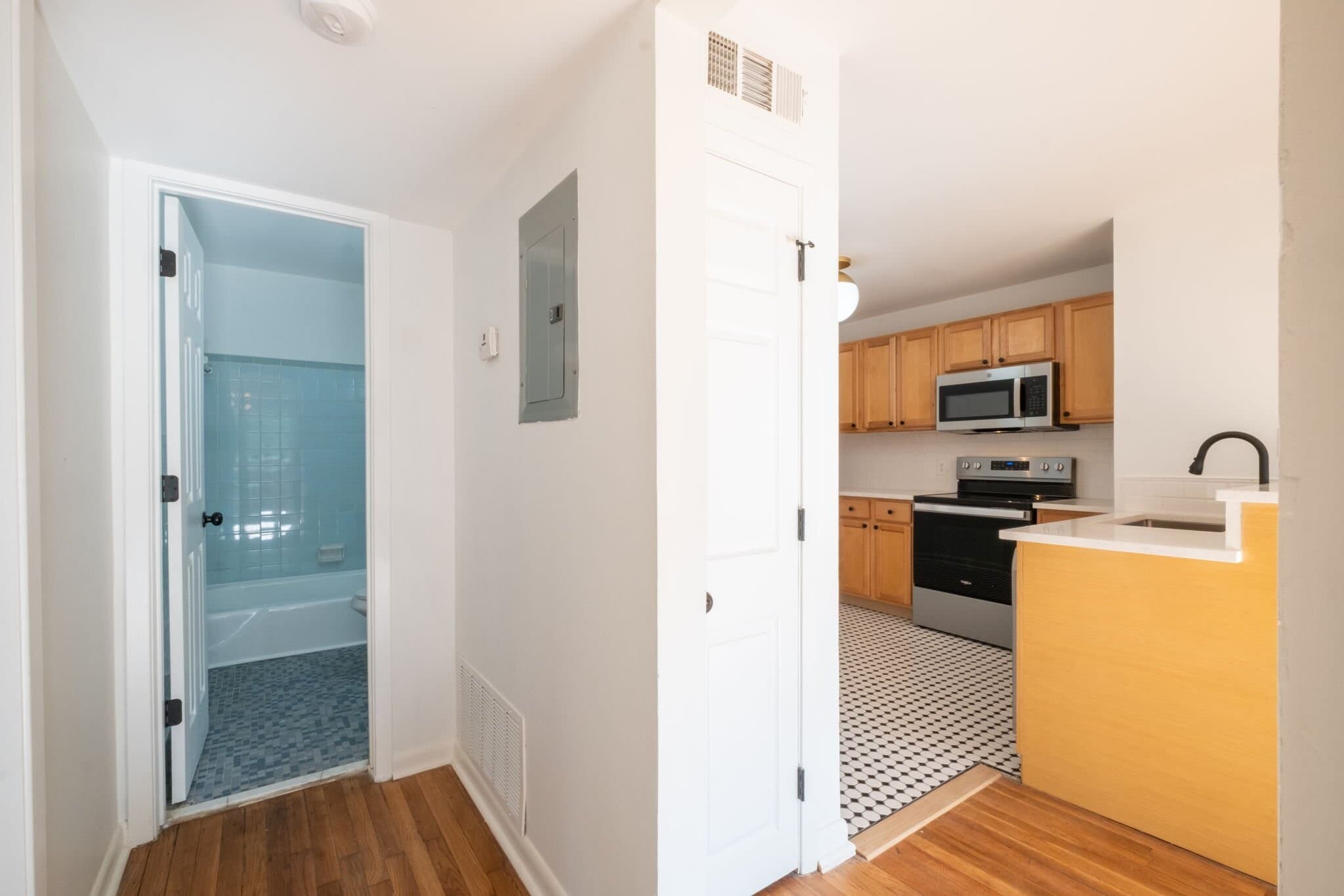 Building Photo - 1437 Lucile Ave SW