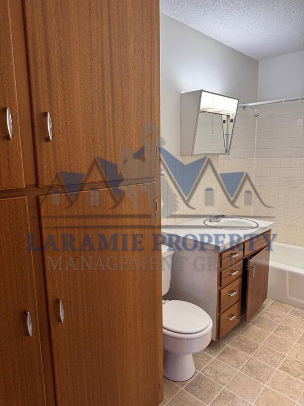 Building Photo - 610 S 6th St