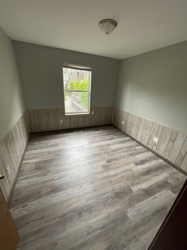 Building Photo - OSU North Campus 5 bedroom 2 bath apartment