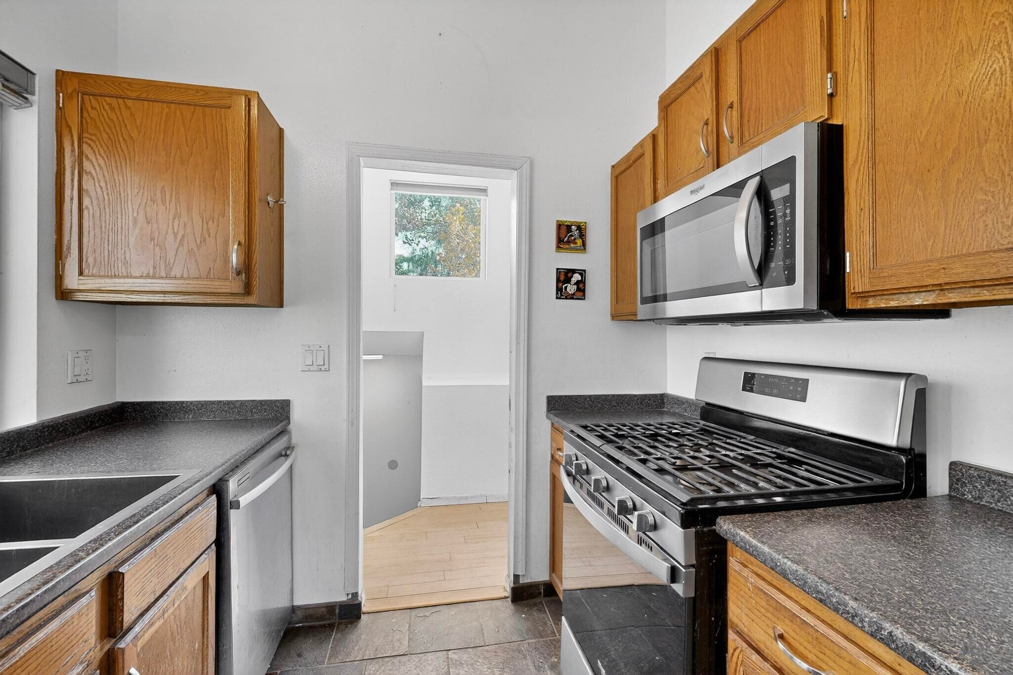 Building Photo - 5528 Overlook Dr NE