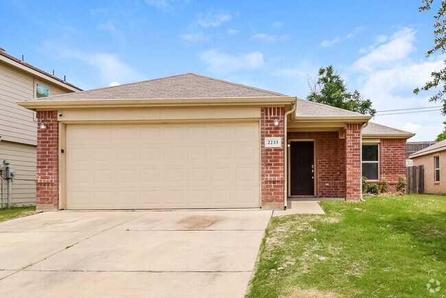 Building Photo - 2233 Sims Dr