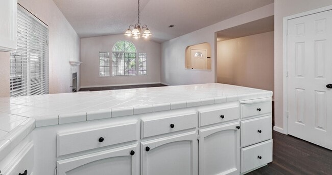 Building Photo - Great 4 Bedroom NW Fresno Home for Lease