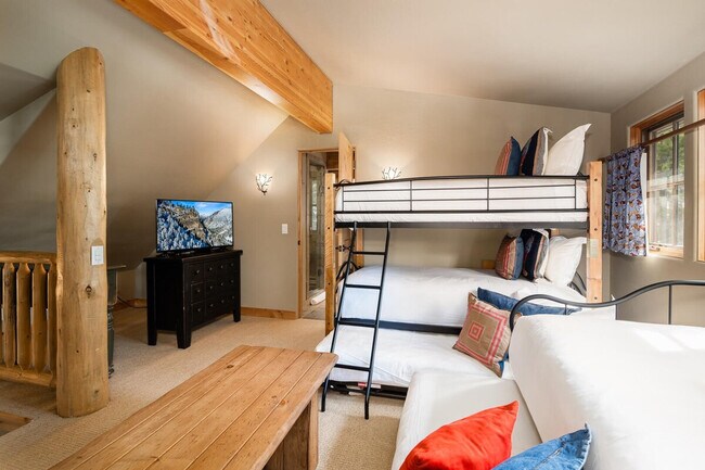 Building Photo - 4 Mountain Home Rd