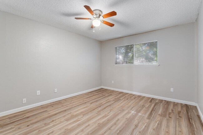 Building Photo - 10503 Little Pebble Dr