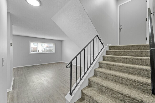 Building Photo - 924 SE 9th Ave