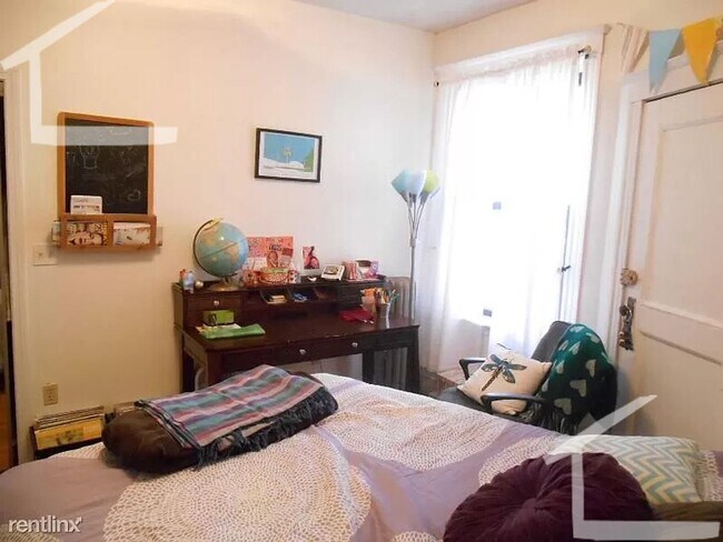 Building Photo - No Brokers Fee, Large Apartment in brighton, Heat, Hot Water Included, Eat-in Kitchen, Porch, Par...