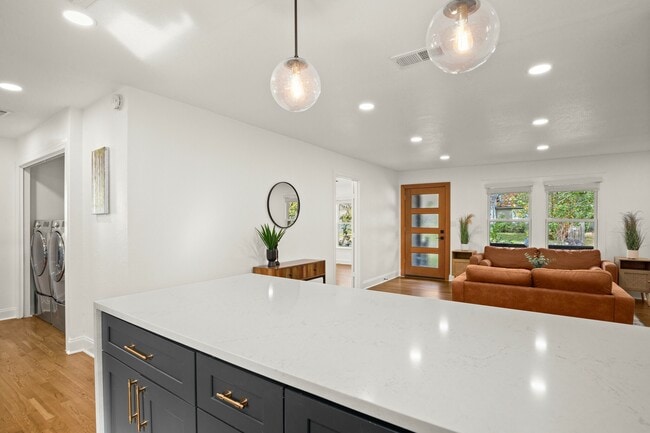 Building Photo - 1207 Romeria Dr