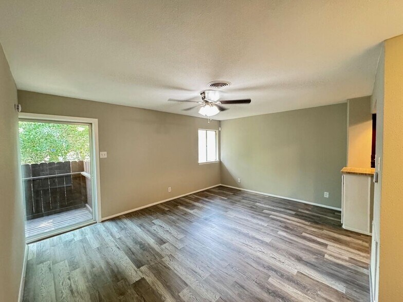 Building Photo - 909 Silber Rd
