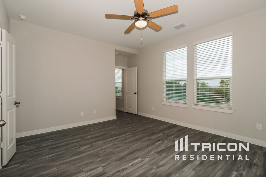 Building Photo - 605 Raglands Rd