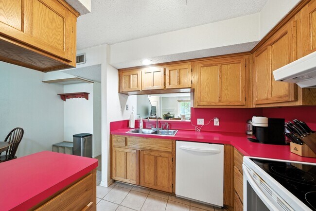 Building Photo - 3919 Fairmont Pkwy