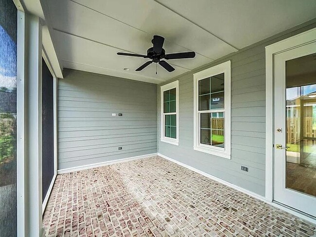 Building Photo - 22 Roundwood Dr