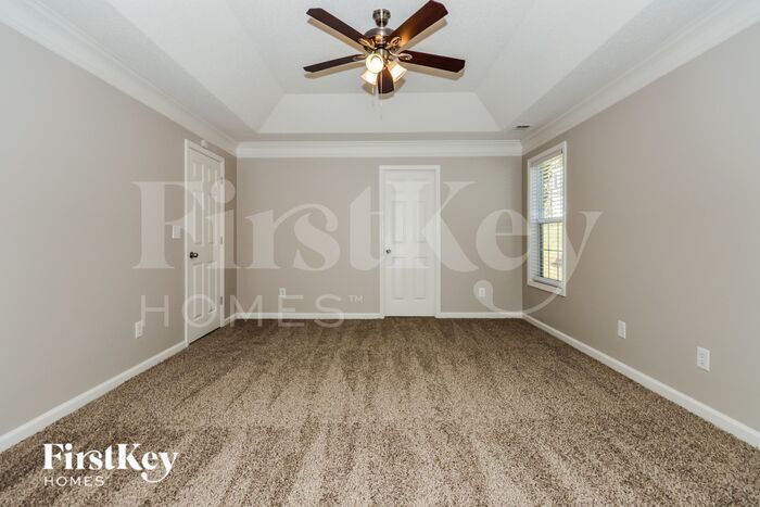 Building Photo - 543 Autumn Ridge Dr