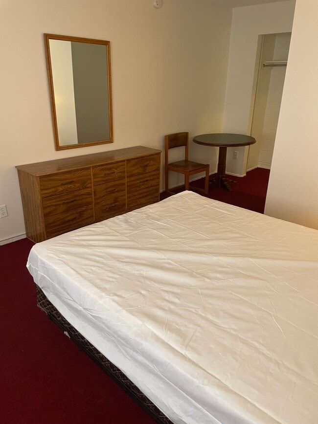 Building Photo - Studio Apartment on Las Vegas Strip - Close to all of the Excitement & More!!