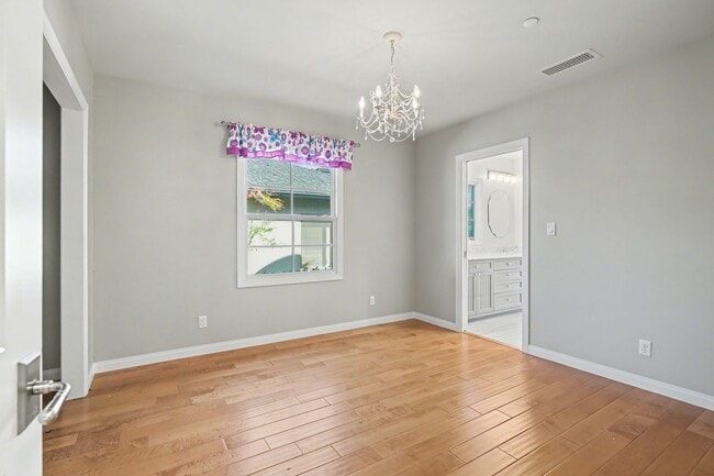 Building Photo - 2450 Queensberry Road • Pasadena 4BR | 3BA |