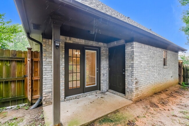 Building Photo - 111 Springdale Dr