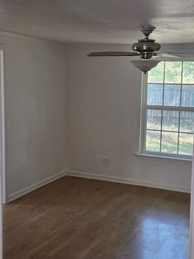 Building Photo - Nice 3 bedroom 1 bath for rent