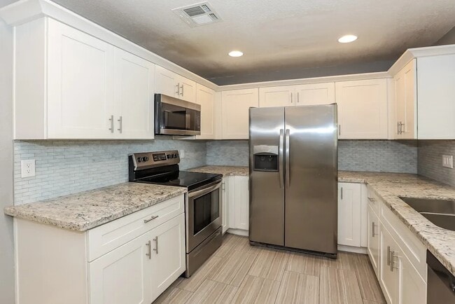 Building Photo - 8422 E Hubbell St