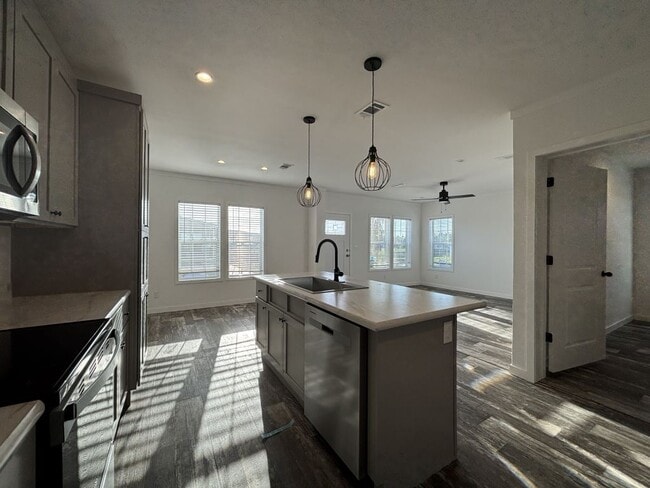 Building Photo - 5647 Blue Harbor Dr