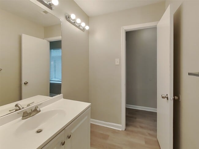 Building Photo - 17526 Jolly Boat Dr