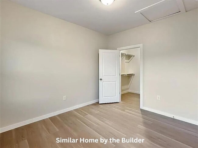 Building Photo - 2030 SW McKinley Ave