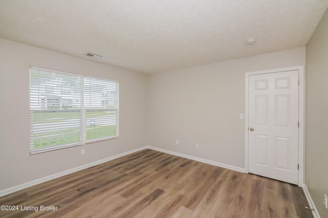 Building Photo - 5817 Bannon Crossings Dr
