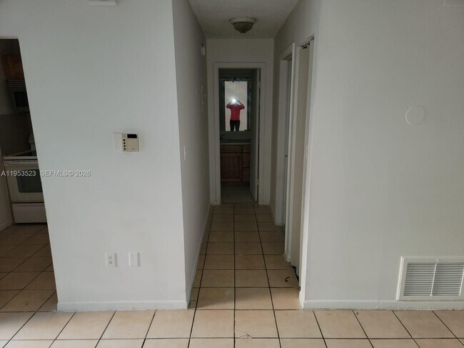 Building Photo - 17255 SW 95th Ave