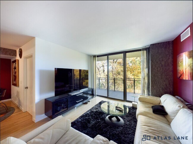 Building Photo - Professionally Managed, 2 Bedroom  1  Bathroom  Condo // Cleveland Park// Amenity Rich Condo