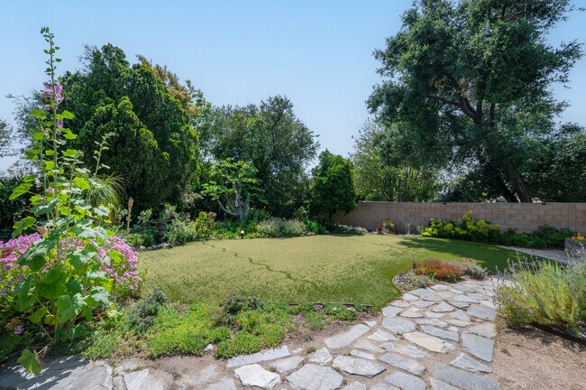 Building Photo - 124 Sequoia Ct