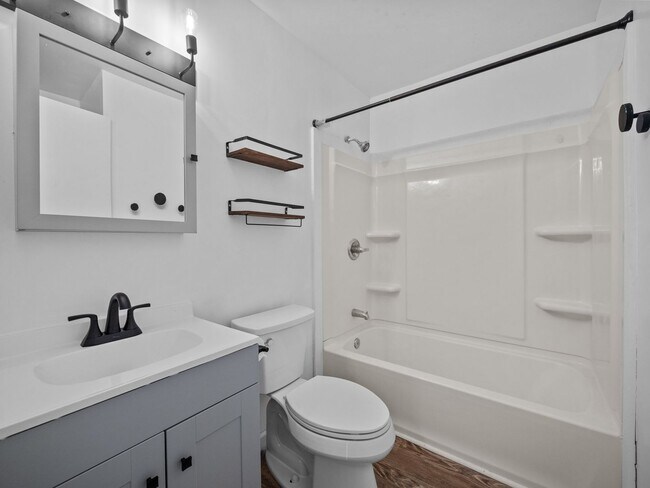 Building Photo - 110 Ravenwood Dr