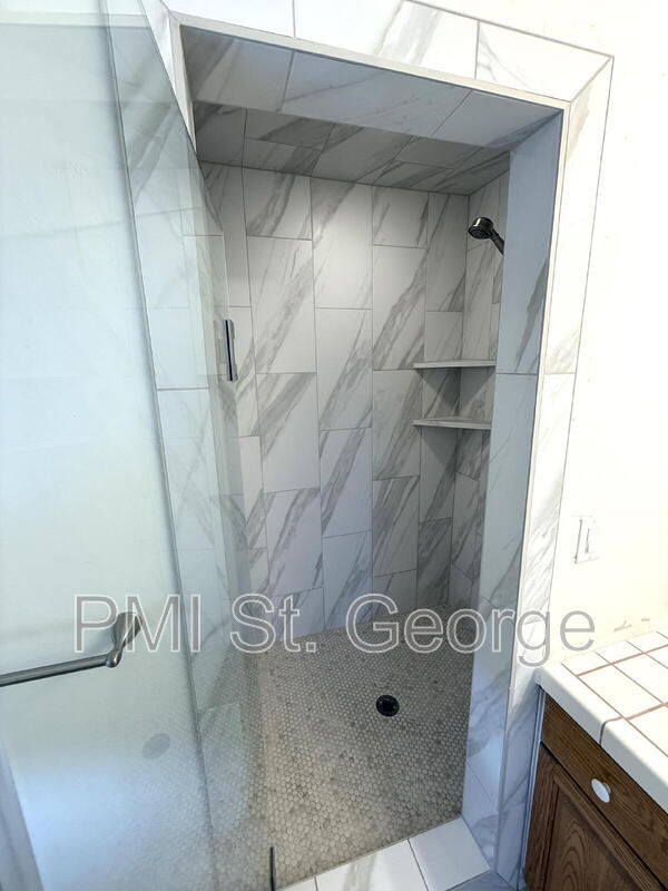 Building Photo - 2506 W Grandview Dr