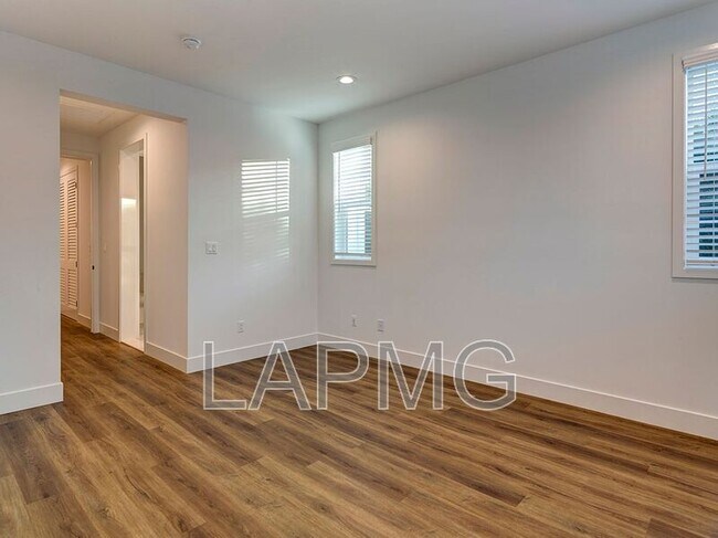 Building Photo - 5600 W 78th