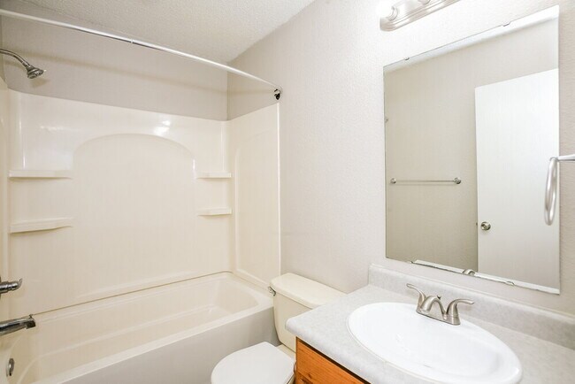 Building Photo - 5408 Alameda Rd