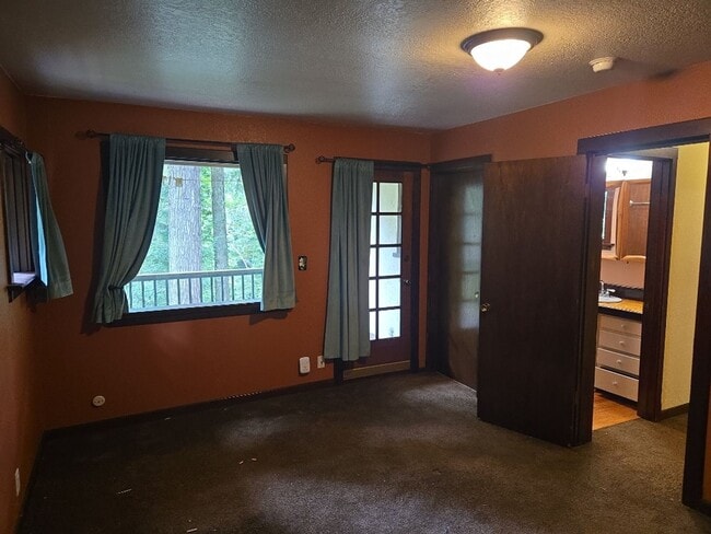 Building Photo - Pet Friendly! Redwood views! 3-bedroom hom...